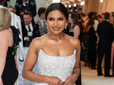 Mindy Kaling shuts down question about her weight loss because。